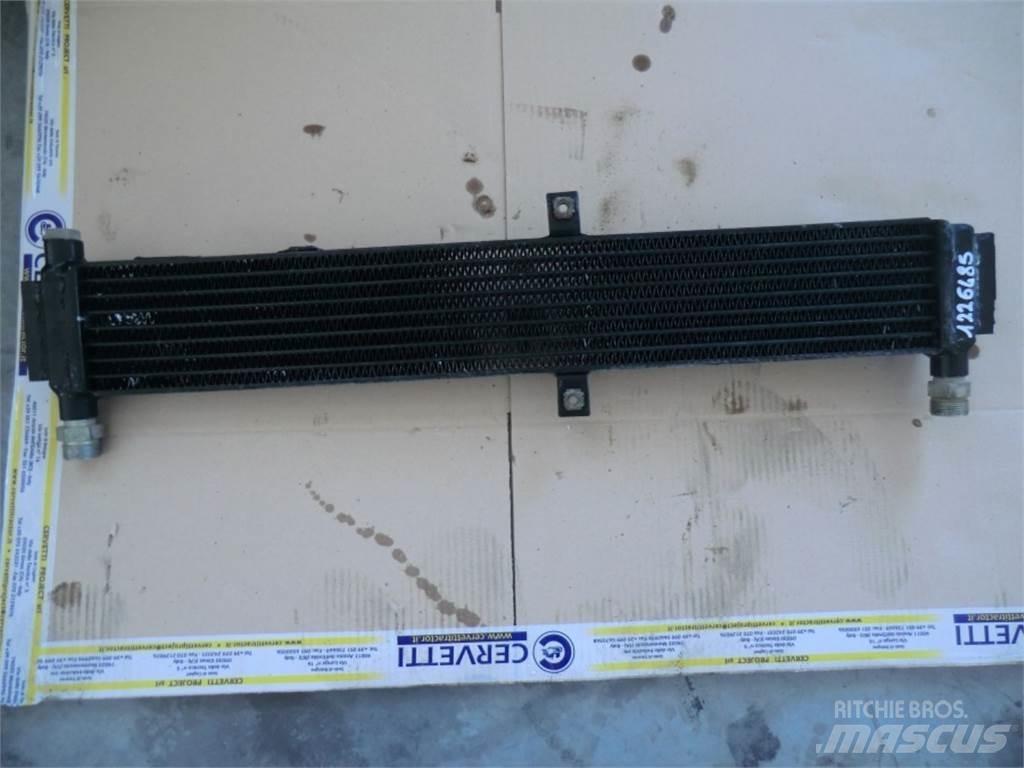 CAT 735 Drugo