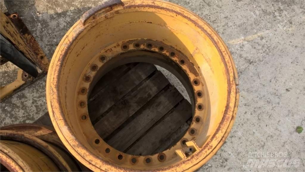 CAT 735 Drugo