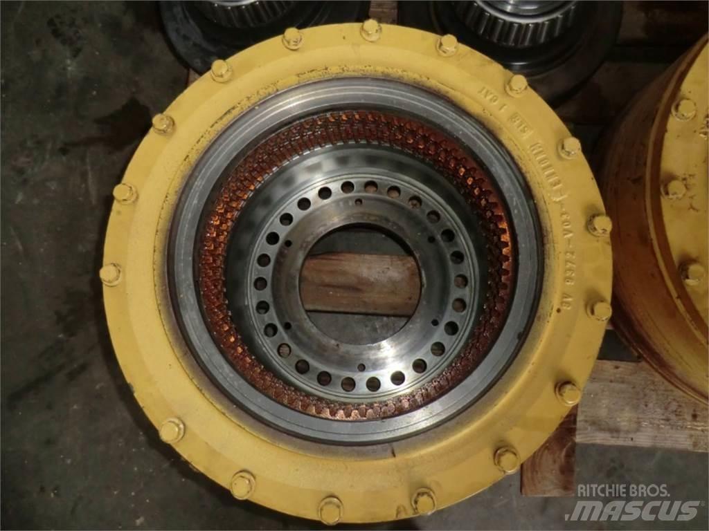 CAT 735 Drugo