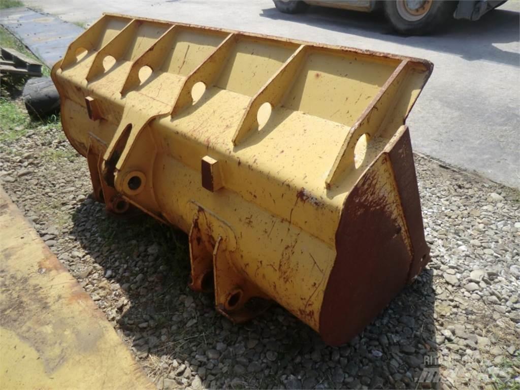 CAT 943 Drugo
