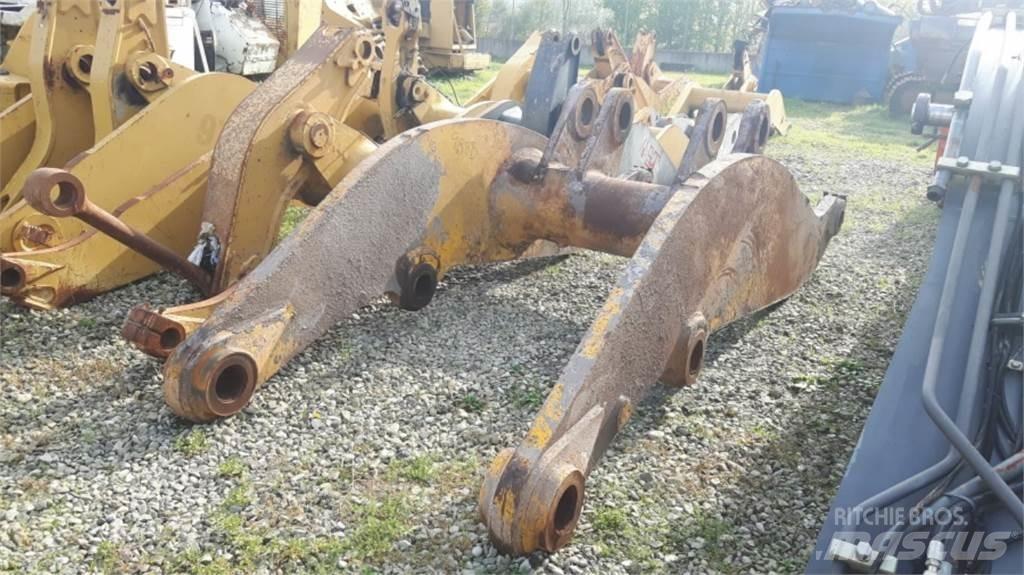 CAT 943 Drugo
