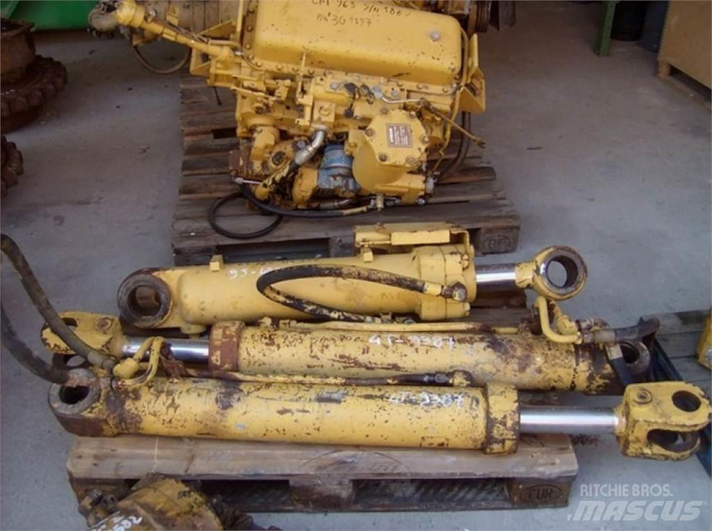 CAT 953 Drugo