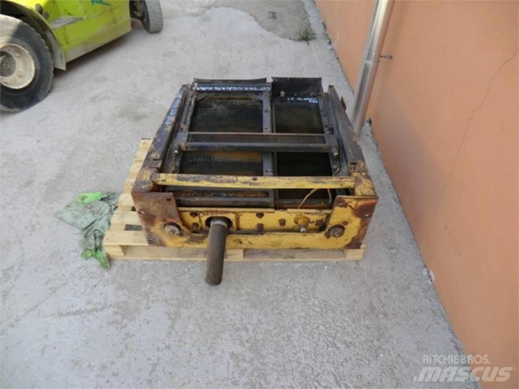 CAT 953 Drugo