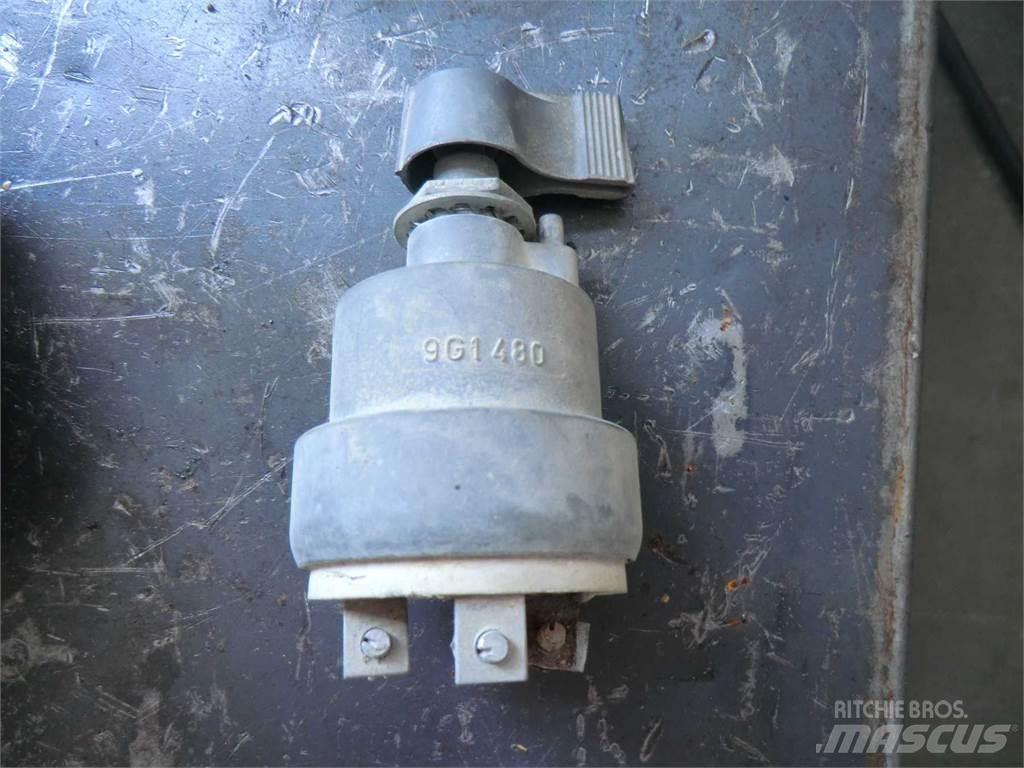 CAT 953 Drugo