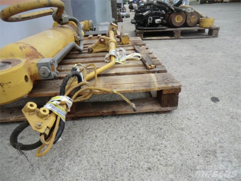 CAT 963C Drugo