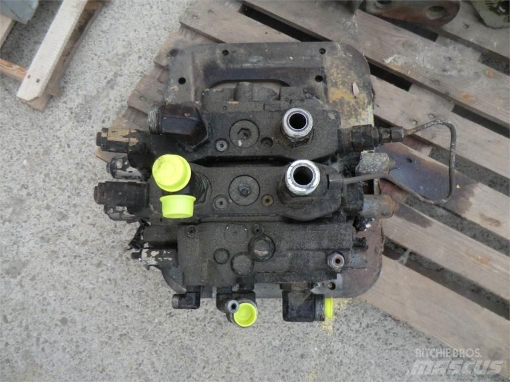CAT 963D Drugo