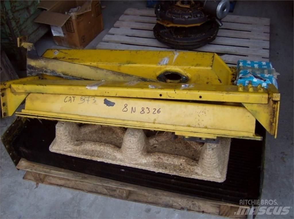 CAT 973 Drugo