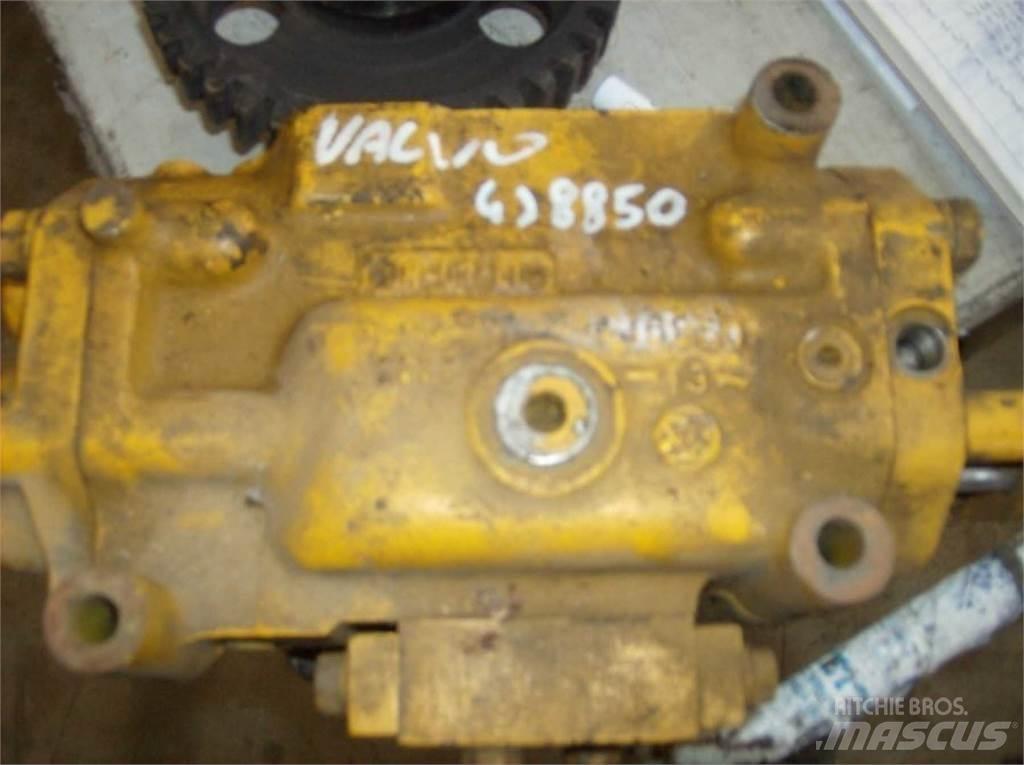 CAT 988 Drugo