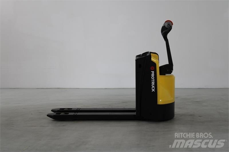Hyster P1.6 Električni nizko dvižni viličar