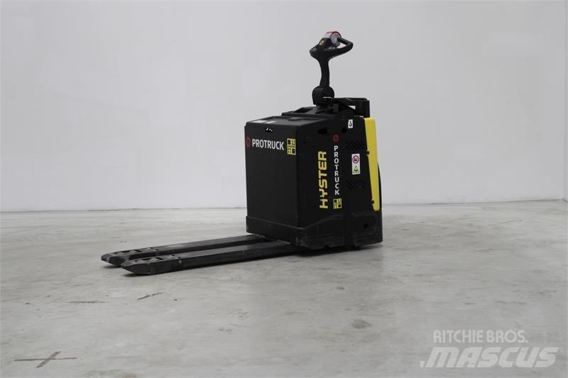 Hyster P2.0S Električni nizko dvižni viličar s stojiščem