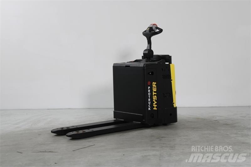 Hyster P2.0S Električni nizko dvižni viličar s stojiščem