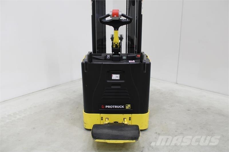 Hyster P2.0S Električni nizko dvižni viličar s stojiščem