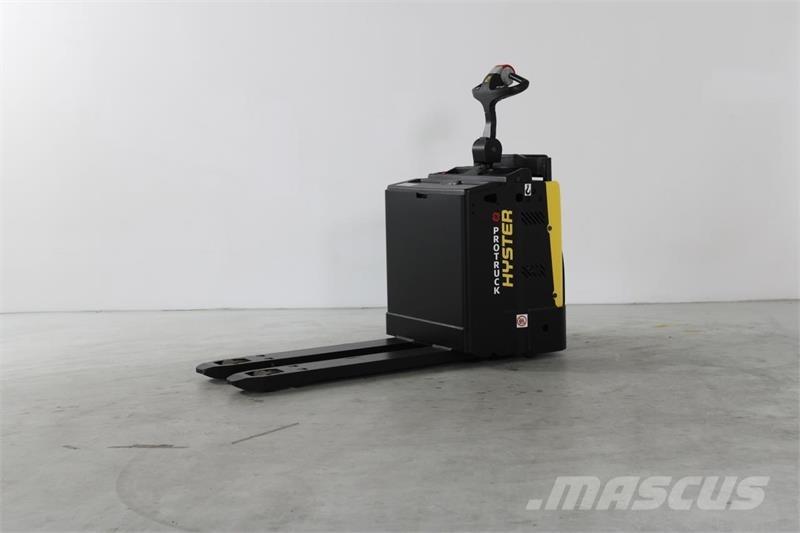 Hyster P2.0S Električni nizko dvižni viličar s stojiščem