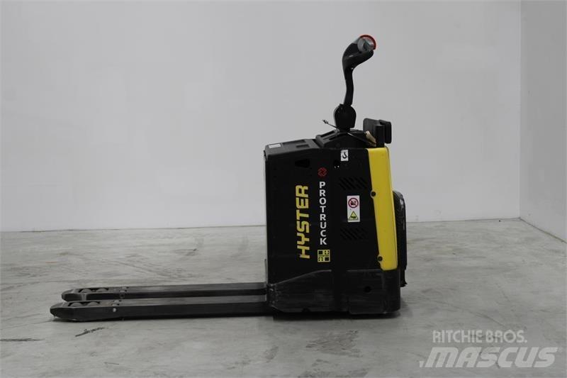 Hyster P2.0S Električni nizko dvižni viličar s stojiščem
