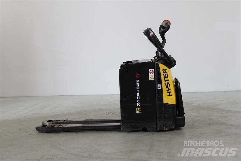 Hyster P2.0S Električni nizko dvižni viličar s stojiščem
