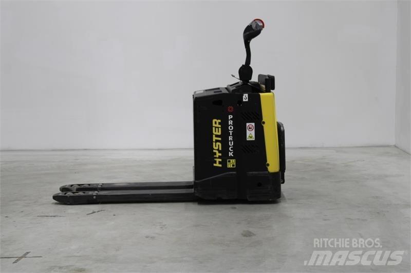 Hyster P2.0S Električni nizko dvižni viličar s stojiščem