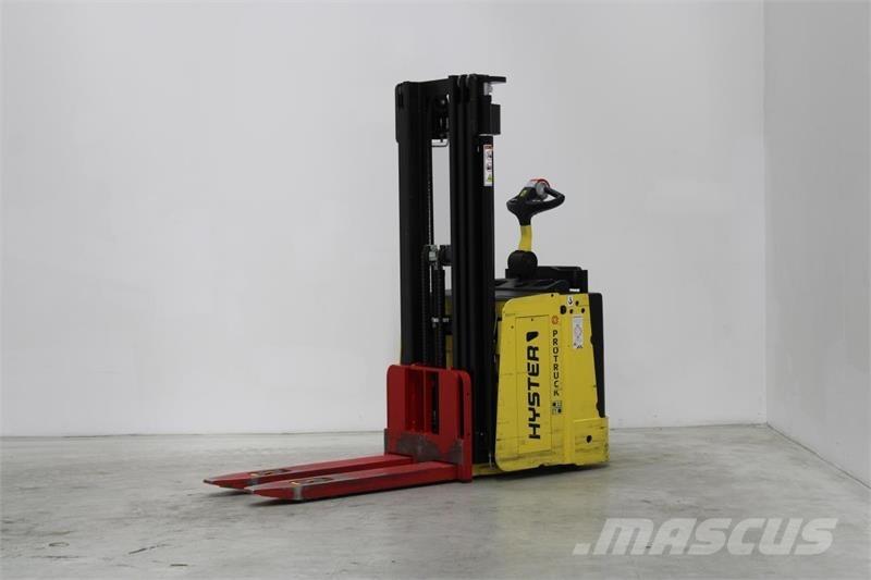Hyster P2.0S Električni nizko dvižni viličar s stojiščem
