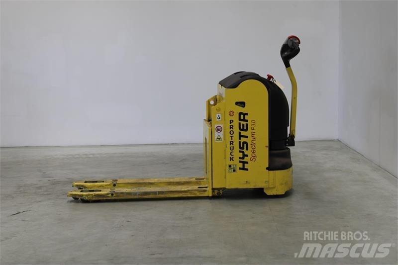 Hyster P3.0 Električni nizko dvižni viličar