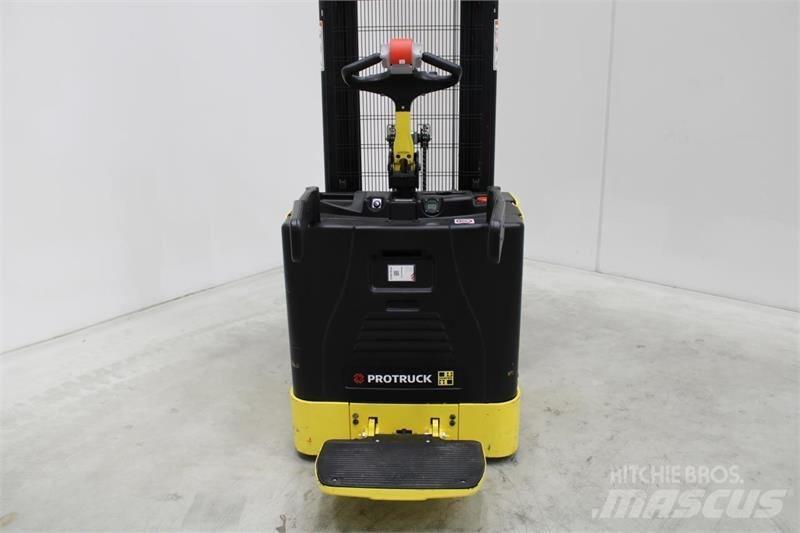 Hyster S1.5S Samopogonski ročni viličarji