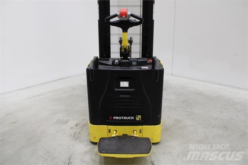 Hyster S1.5S Samopogonski ročni viličarji