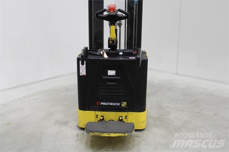 Hyster S1.5S Samopogonski ročni viličarji