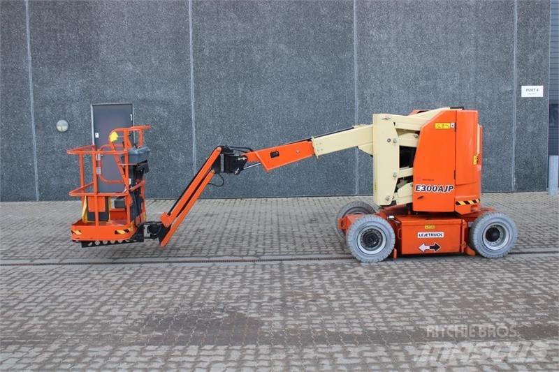 JLG E300AJP Zglobne dvižne ploščadi