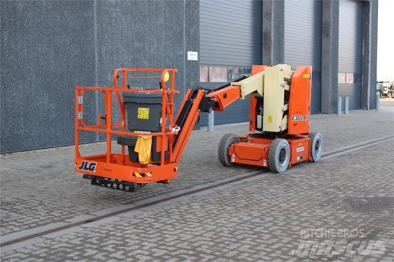 JLG E300AJP Zglobne dvižne ploščadi