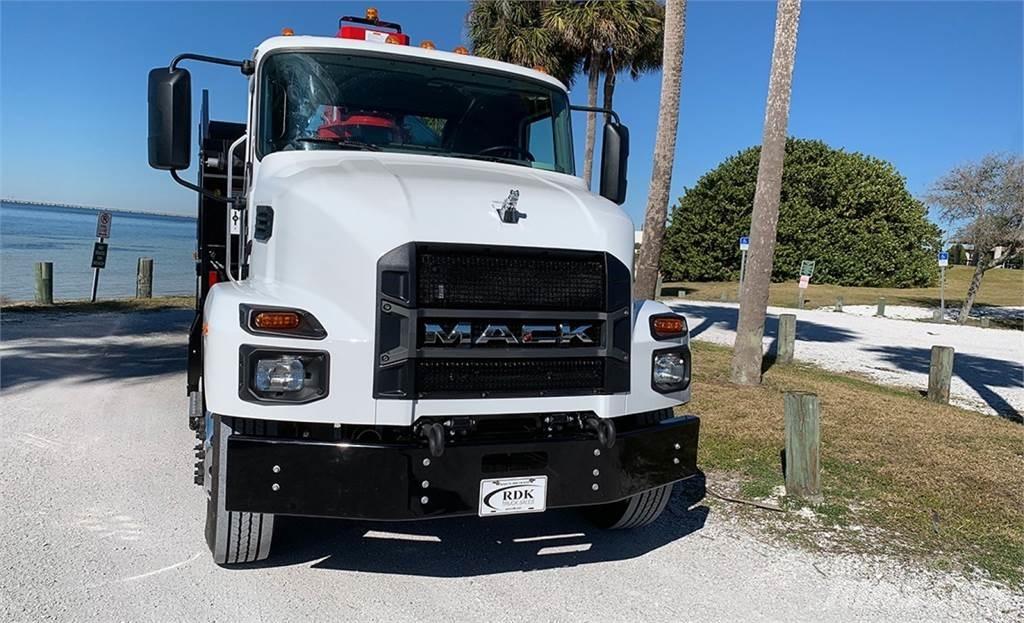 Mack MD7 Grabeži