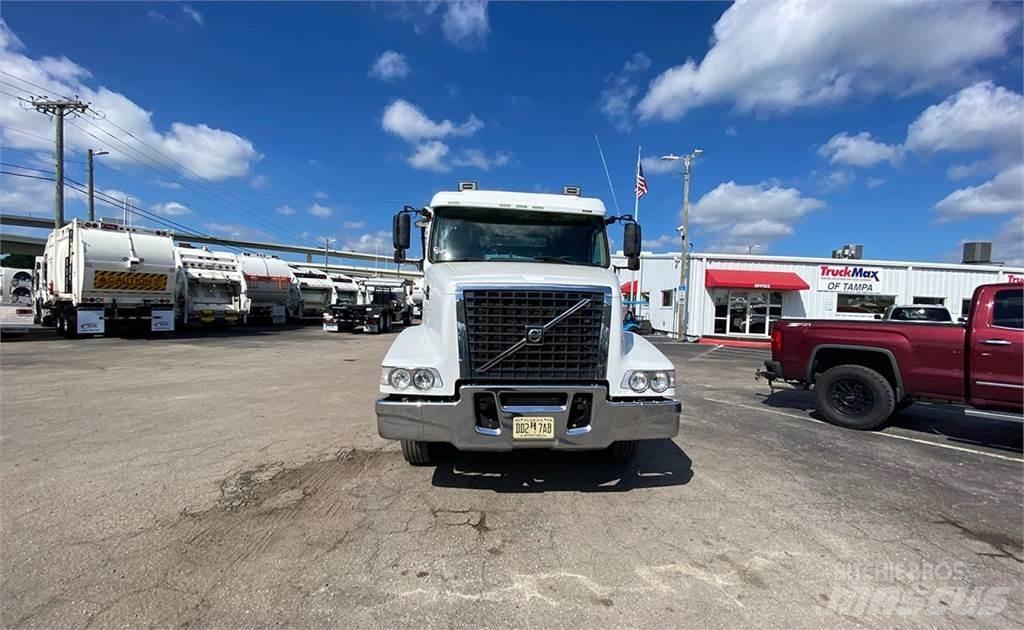 Volvo VHD64 Razstavljivi tovornjaki z žičnimi dvigali