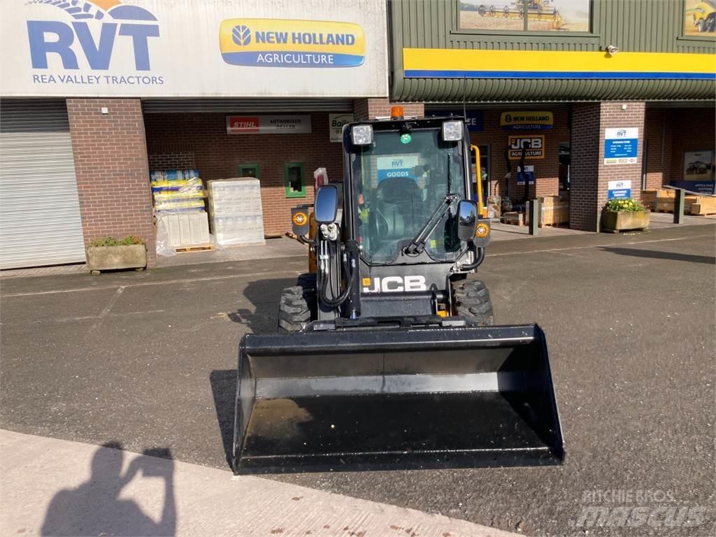 JCB 155 Kmetijski teleskopski nakladalci