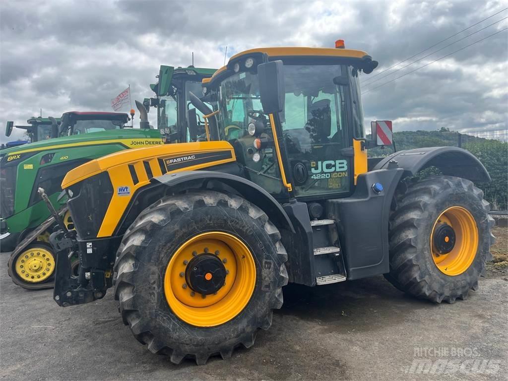 JCB 4220 Ostali stroji in oprema za živino