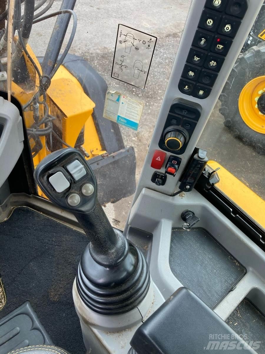 JCB 435S Kmetijski teleskopski nakladalci