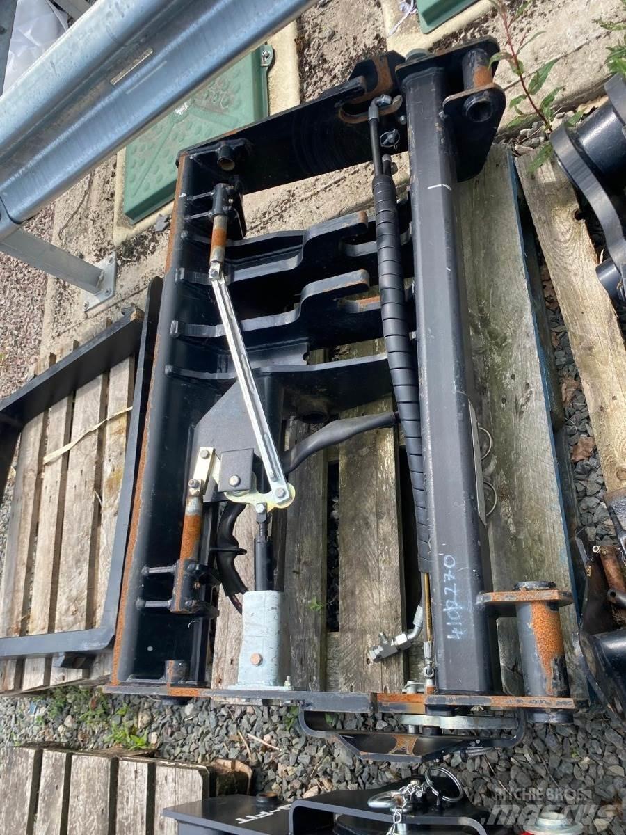 JCB Q-FIT Kmetijski teleskopski nakladalci