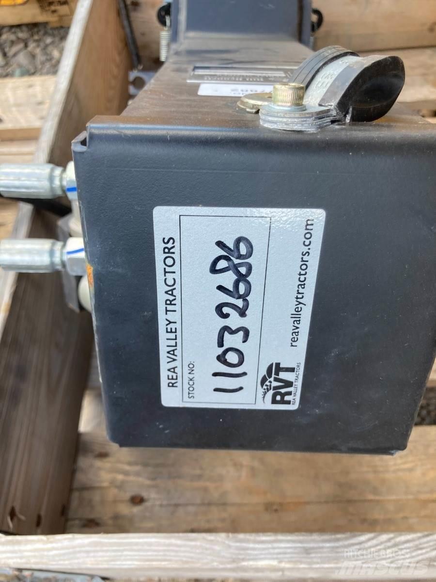 JCB TM320 Kmetijski teleskopski nakladalci