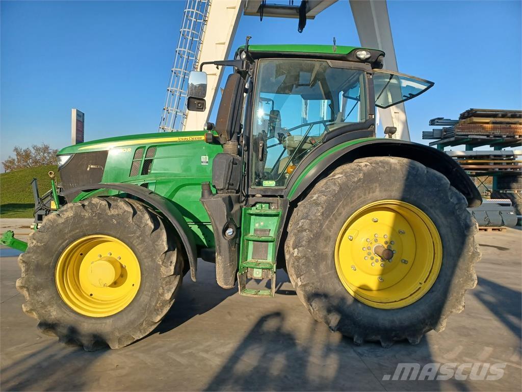 John Deere 6250R Traktorji