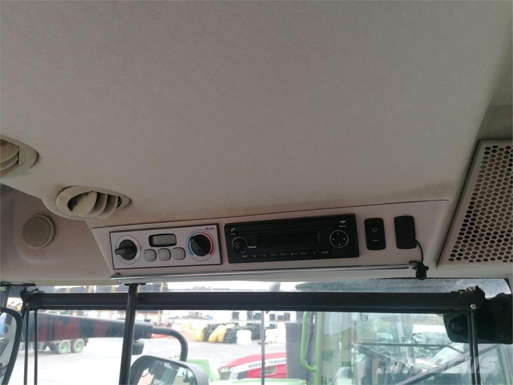 Valtra S324 Traktorji