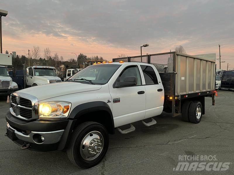 Dodge Ram 5500 Tovornjaki s kesonom/platojem