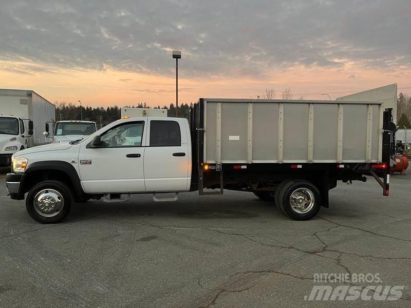 Dodge Ram 5500 Tovornjaki s kesonom/platojem