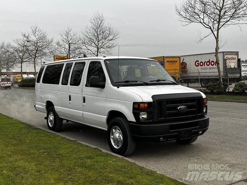 Ford Econoline Avtomobili