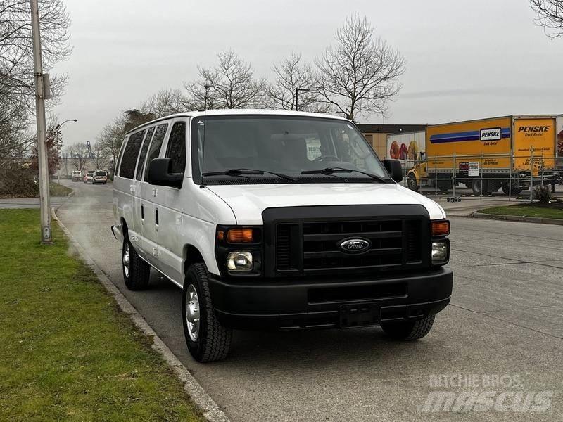 Ford Econoline Avtomobili
