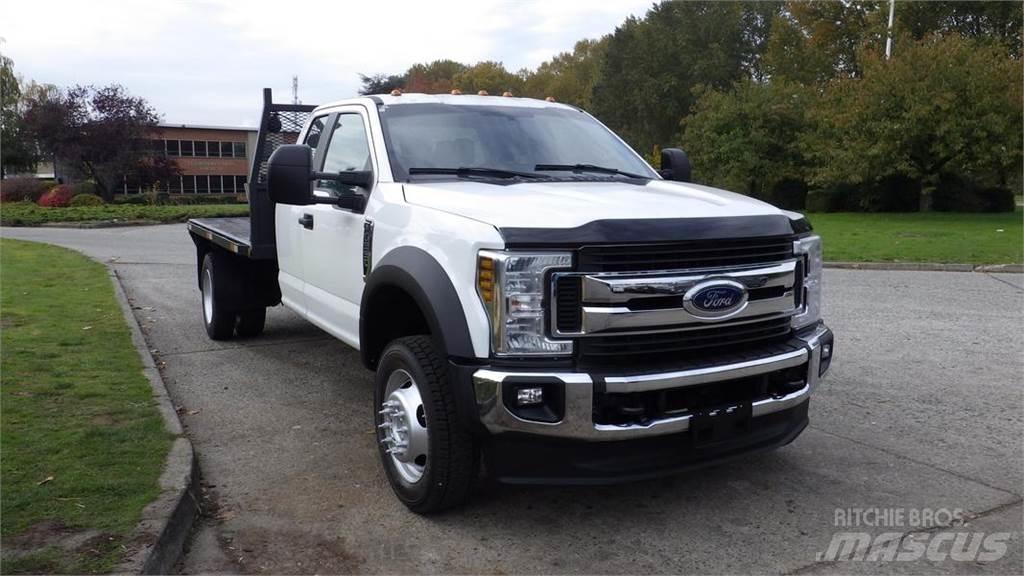 Ford F-550 Tovornjaki s kesonom/platojem