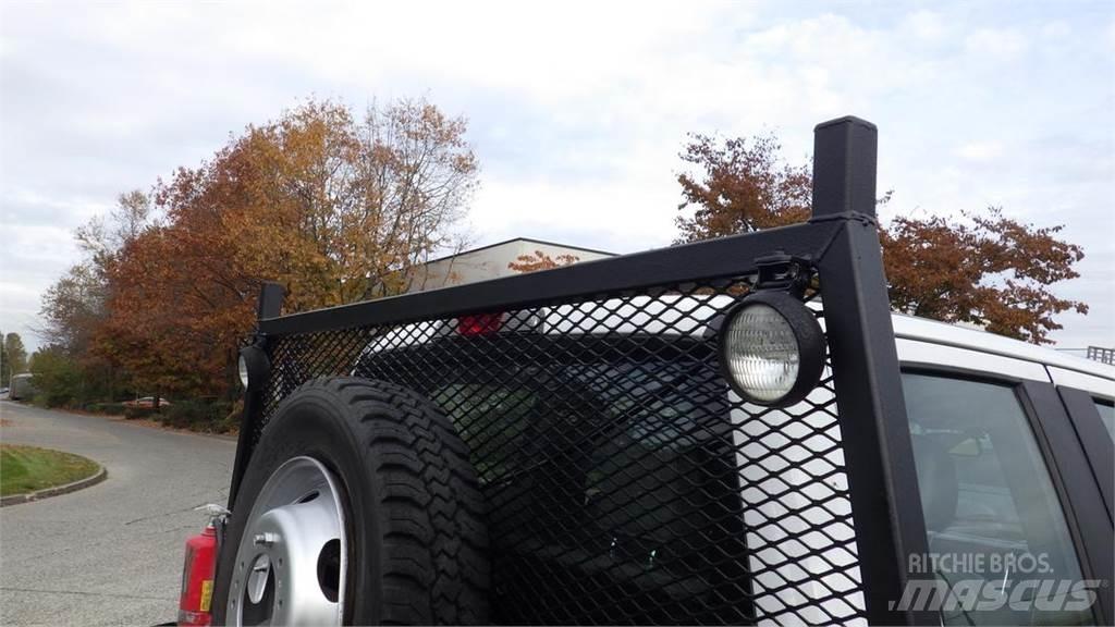 Ford F-550 Tovornjaki s kesonom/platojem