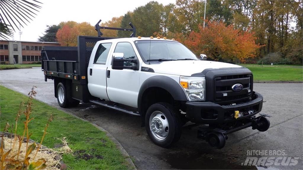 Ford F-550 Tovornjaki s kesonom/platojem