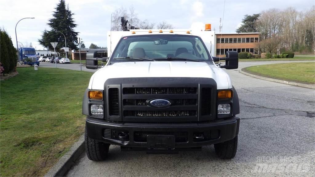 Ford F-550 Tovornjaki z žerjavom