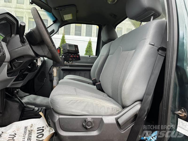 Ford F-550 Snežne deske in plugi