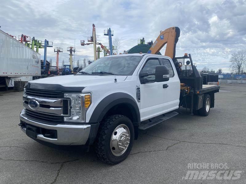 Ford F-550 Tovornjaki z žerjavom