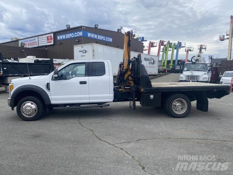 Ford F-550 Tovornjaki z žerjavom