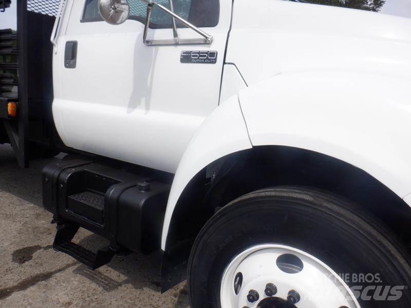 Ford F-650 Tovornjaki s kesonom/platojem