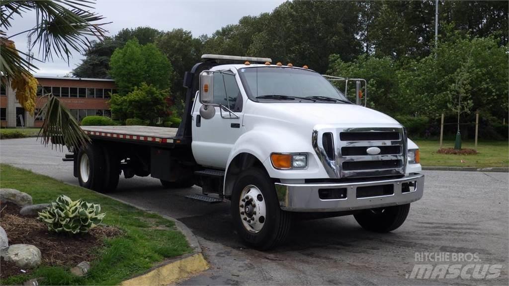 Ford F-750 Tovornjaki s kesonom/platojem