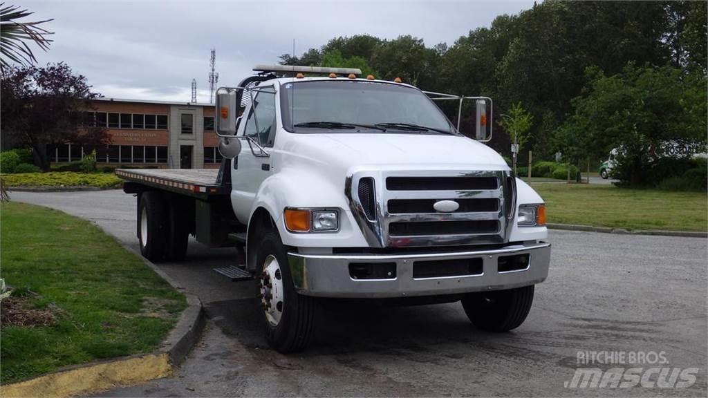 Ford F-750 Tovornjaki s kesonom/platojem
